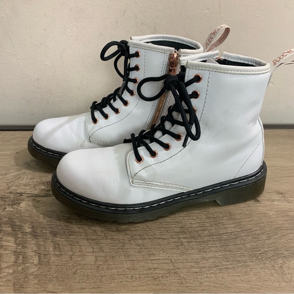 Girl's DOC Dr MARTENS White LEATHER Lace Up COMBAT Ankle 1460 J  BOOTS  Size  3 - Picture 2 of 7